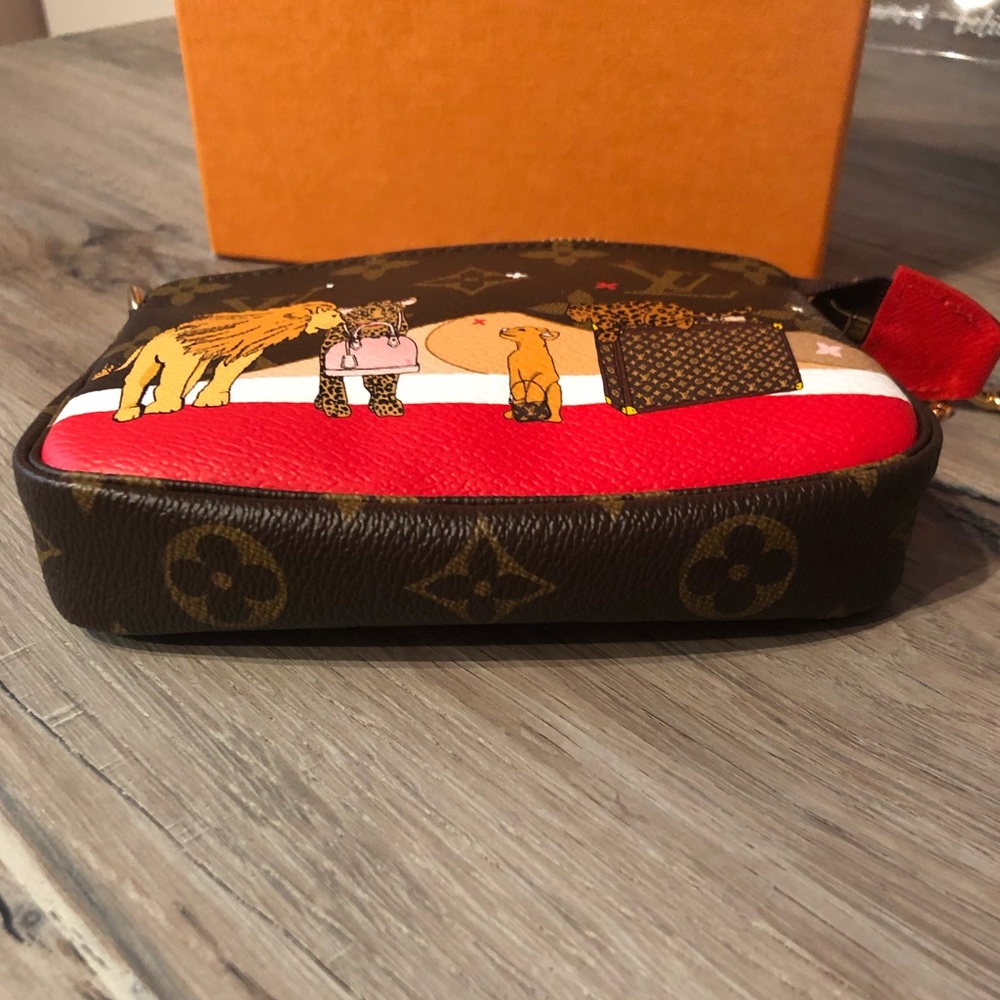 🦁❤️Louis Vuitton Mini Pochette Lion❤️🦁 - Picture 9 of 9